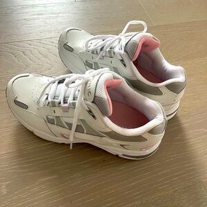 Like new Vionic sneakers, size 7.5